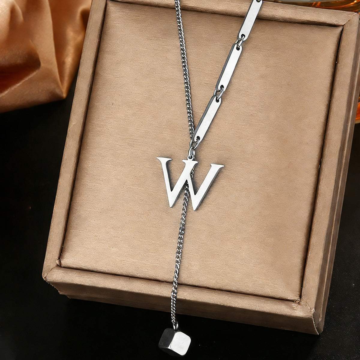 Stainless steel 26 letter pendant necklace, versatile and non-fading
