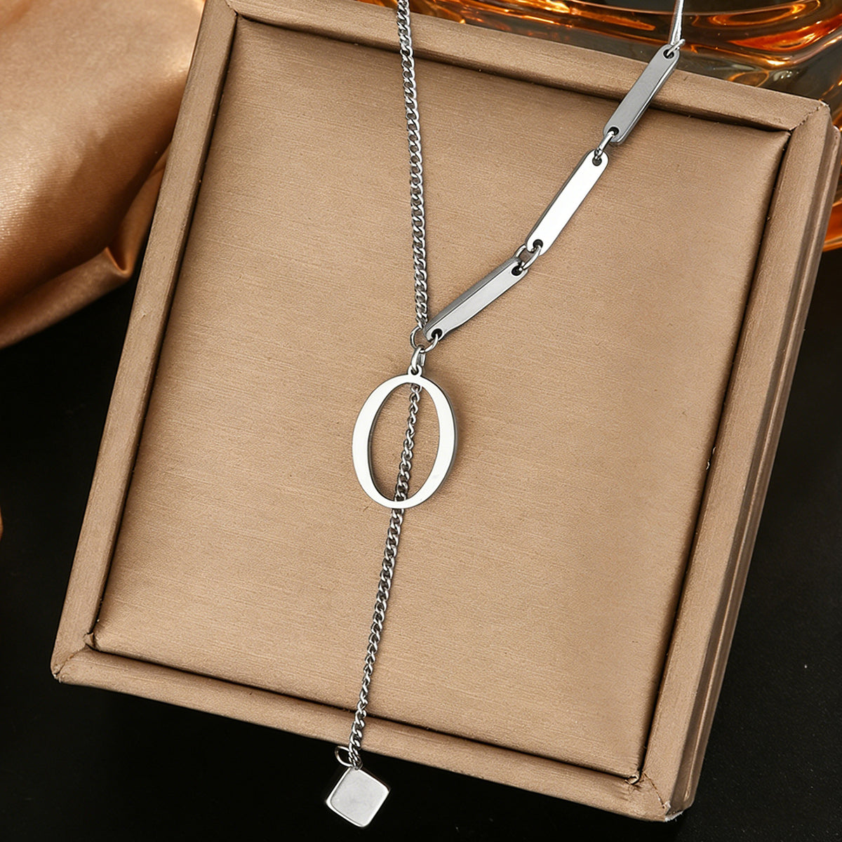 Stainless steel 26 letter pendant necklace, versatile and non-fading